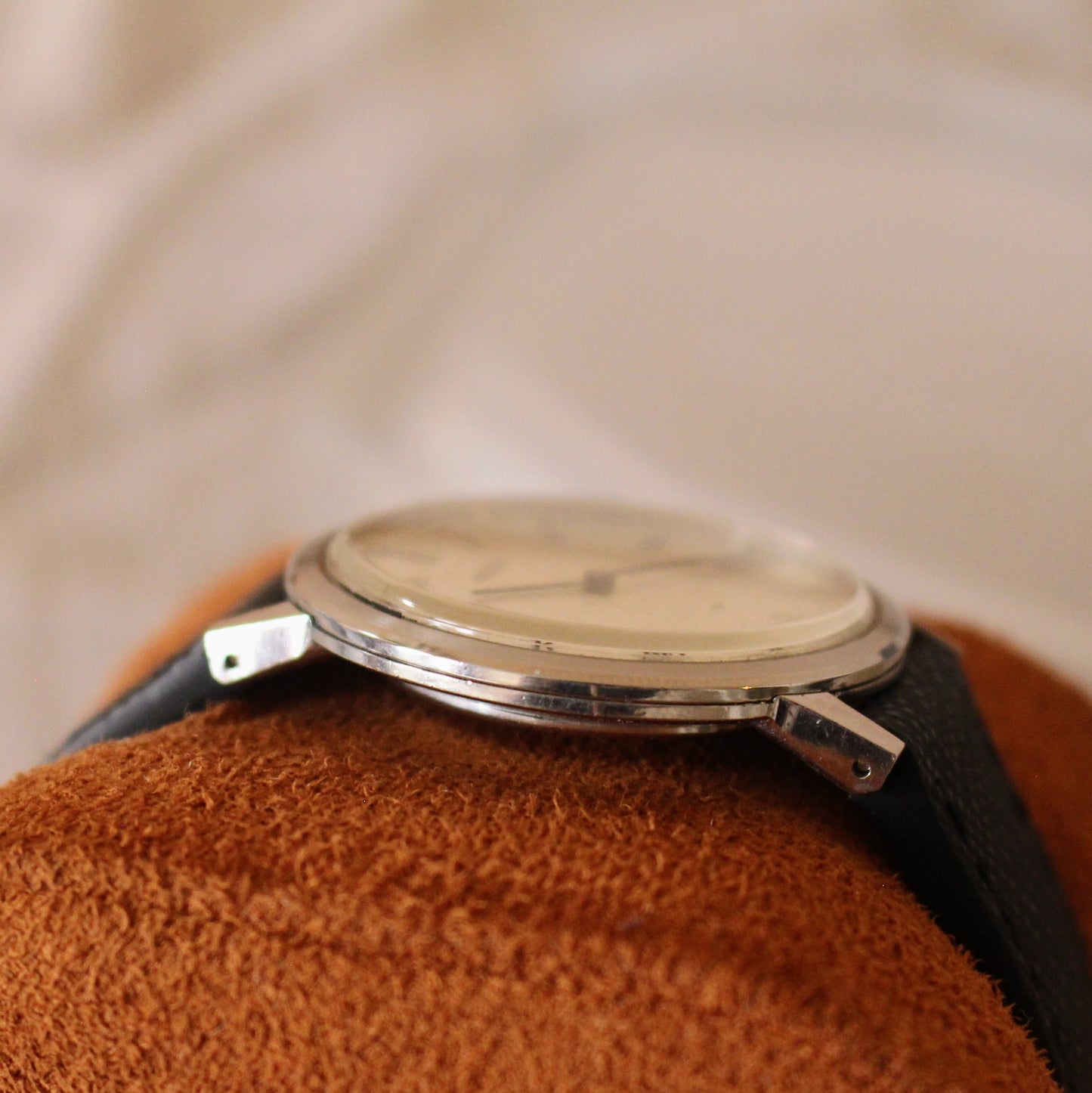 Seiko Chariot Thin Manual Wind Roman Numeral Dress Watch - 1976 - 2220-0180